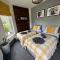 Green Corner Villa - Cosy Luxury in Central Torquay with Free Parking & EV
