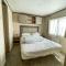 Beautiful 6 Berth Caravan At Breydon Water Nearby Great Yarmouth Ref 10056B