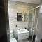 Green Corner Villa - Cosy Luxury in Central Torquay with Free Parking & EV