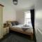 Modern 2 BR Flat in Town Centre
