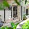 Alekos Luxury Suites - Free 24hr Transformation From To Airport