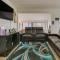 Margate Home with Hot Tub and Putting Green! - Margate