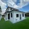 Villa President Homestay -4 bedroom Aircond WIFI Vacations Home