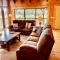 Runway Cabin Retreat With Private Hot Tub!