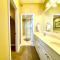 Lighthouse 1405 by ALBVR - Floor to ceiling sliding glass doors - 2BR plus kid's bunk room - Галф-Шорс
