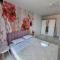 Dream town Apartaments біля залізничного вокзалу