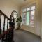 Deluxe Huge Detached House with Parking, sleeps up to 30 people, 2m from Liverpool City Centre