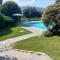 Casa fronte lago con piscina