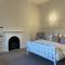 Deluxe Huge Detached House with Parking, sleeps up to 30 people, 2m from Liverpool City Centre