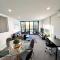 Fab in Phillip - 2bd 2bth Apt - Close to CBR Hospital