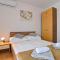 Rooms & Apartments Jadranka