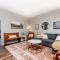 Cozy Family Cottage - Historic Top of The Hill