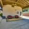 Luxe Pasadena Casita with Fireplace and Grill - باسادينا