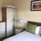 Edinburgh Street Home - Beautiful House with Free Parking and Wifi, Equipped with comfy furnitures