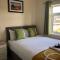 Edinburgh Street Home - Beautiful House with Free Parking and Wifi, Equipped with comfy furnitures
