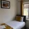 Edinburgh Street Home - Beautiful House with Free Parking and Wifi, Equipped with comfy furnitures