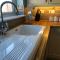 Edinburgh Street Home - Beautiful House with Free Parking and Wifi, Equipped with comfy furnitures