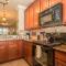 Pool view condo, 8 miles to Disney, washer, dryer, two pools, fitness room, wifi, cable - Davenport