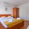 Rooms & Apartments Jadranka