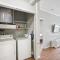 Close to it All in West Campus 2BR w Free Parking - أوستن