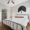 Close to it All in West Campus 2BR w Free Parking - أوستن