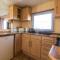 8 Berth Caravan For Hire By The Beautiful Beach In Heacham, Norfolk Ref 21055A