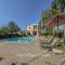 Amazing Pool, Complete Privacy, Amenities and Beach nearby