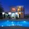 Amazing Pool, Complete Privacy, Amenities and Beach nearby
