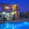 Amazing Pool, Complete Privacy, Amenities and Beach nearby