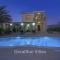 Amazing Pool, Complete Privacy, Amenities and Beach nearby