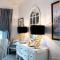 Casa Italia Retreat Sleeps 10 with Hot tub for 6.