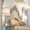 Casa Italia Retreat Sleeps 10 with Hot tub for 6.