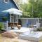 Cozy cottage just minutes from Lake Michigan!