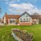 Easy Access to Cromer, Sheringham, The Norfolk Broads and the Seaside - Woodfalls Barn - Tuttington