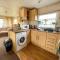 6 Berth Caravan For Hire By The Beach In Heacham, Norfolk Ref 21038C