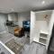 Luxury Detached Studio Apartment - Free Super Fast WiFi - Free Parking - 15 Mins from Luton Airport - Luton