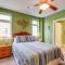 Lakefront Huddleston Condo with Community Pool - Huddleston