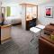 SpringHill Suites by Marriott Carle Place Garden City