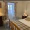 Cheerful, traditional 3 bedroom home in Quillan