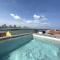 AmazINN Places Penthouse Deluxe, Skyline and Private Rooftop
