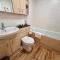 Stunning Luxury Serviced Apartment next to City Centre with Free Parking - Contractors & Relocators