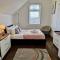 Incredible Private Rooms All with Private Bathrooms in a Fully Serviced House next to City Centre with Free Parking
