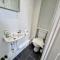 Incredible Private Rooms All with Private Bathrooms in a Fully Serviced House next to City Centre with Free Parking