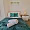Incredible Private Rooms All with Private Bathrooms in a Fully Serviced House next to City Centre with Free Parking