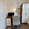 Incredible Private Rooms All with Private Bathrooms in a Fully Serviced House next to City Centre with Free Parking