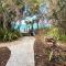 Miles of Private Beach-4BR Beach Access Cottage with SUPs Kyaks-Pets Ok