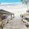 Miles of Private Beach-4BR Beach Access Cottage with SUPs Kyaks-Pets Ok