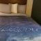 OSU King Bed Hotel Room 225 Wi-Fi Hot Tub Booking - Stillwater