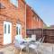 Stylish 6 Bedroom 3 Bathroom Detached House with Free Parking, Super-Fast Wifi, Pool Table, Smart TVs with Netflix by Yoko Property - Milton Keynes