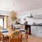Spacious & cosy cottage, walk to Porthcurno beach, Pedn Vouder, Minack & PK Museum - 彭赞斯